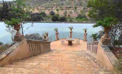 Aussichtsplattform an der Balustrade
